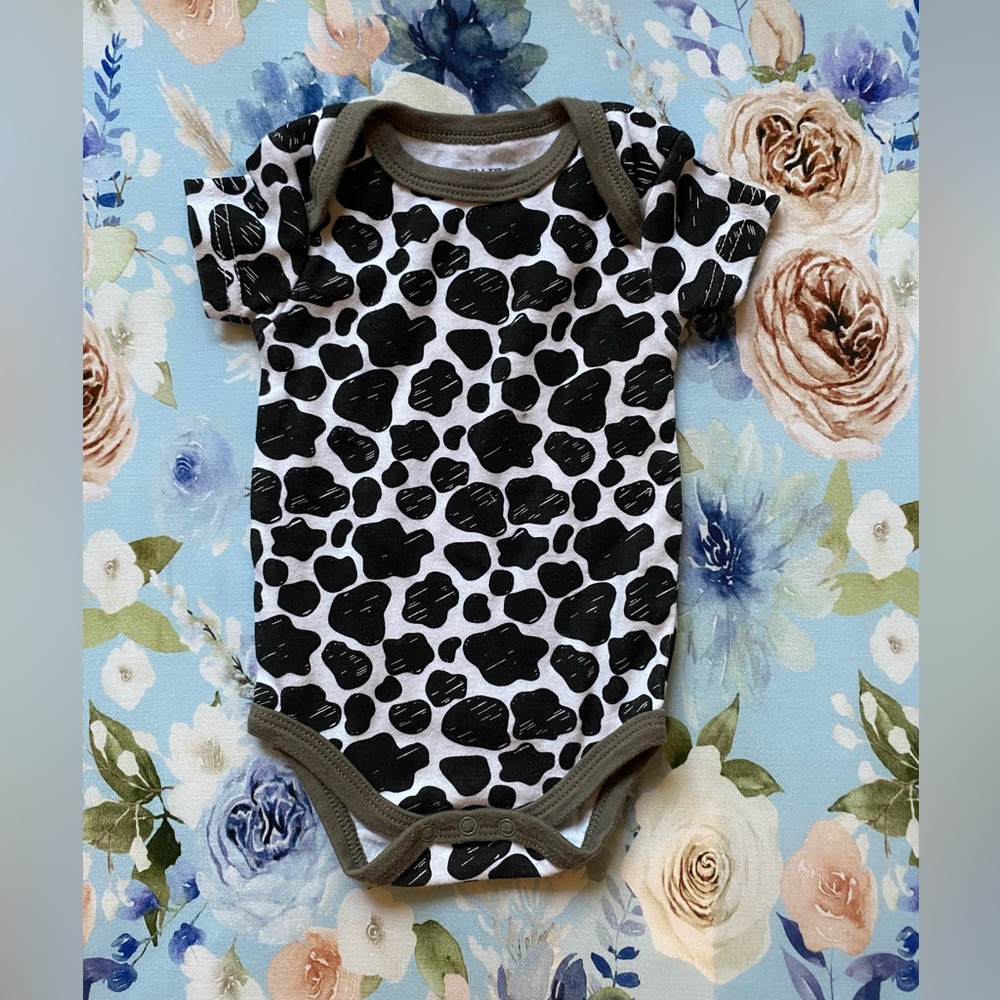 Baby Mode cow print short sleeve onesie